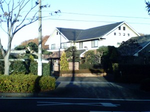 A nice residence seen on the Shin-Yuri morning walk
