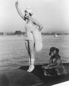 Teddy-Gloria_Swanson_&_Teddy